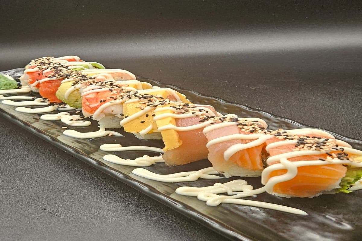Rainbow Roll (8 pcs)