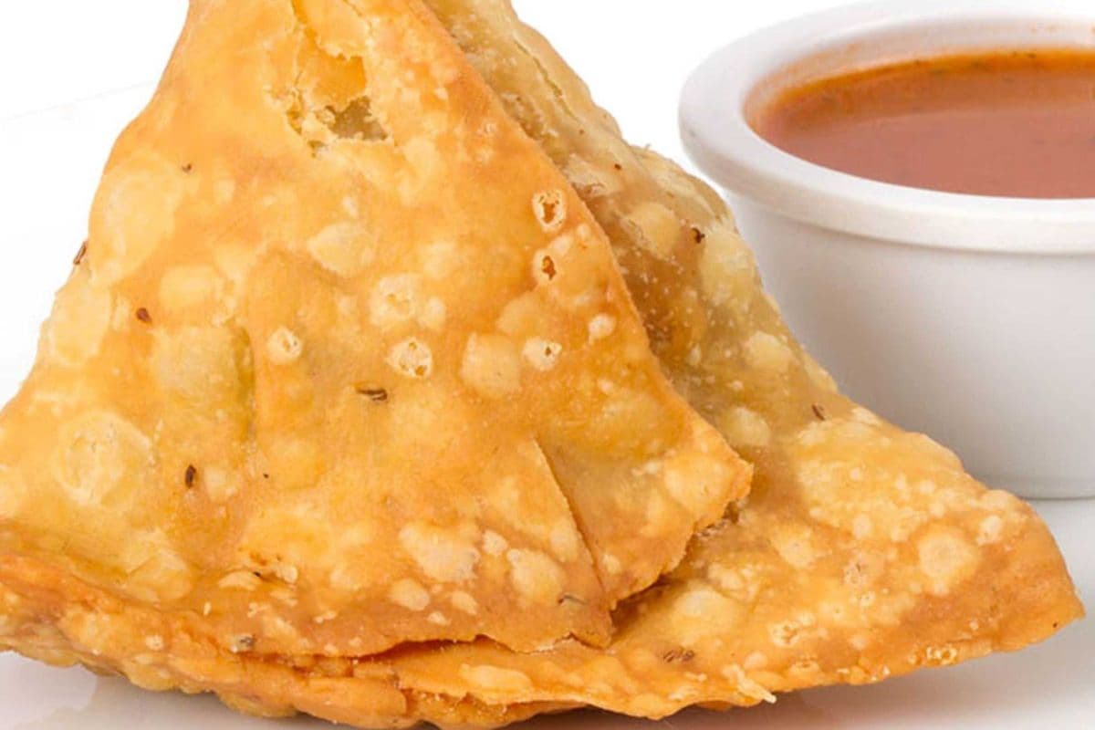 ONE SAMOSA+1 DIP $3.49