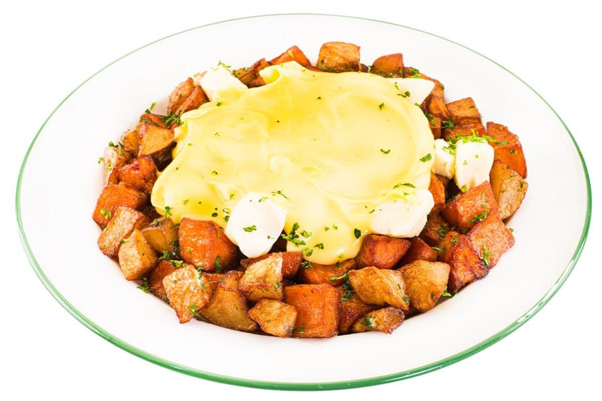 Cora-style poutine (660 Cals.)