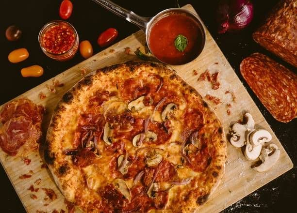 18" Salami Pizza