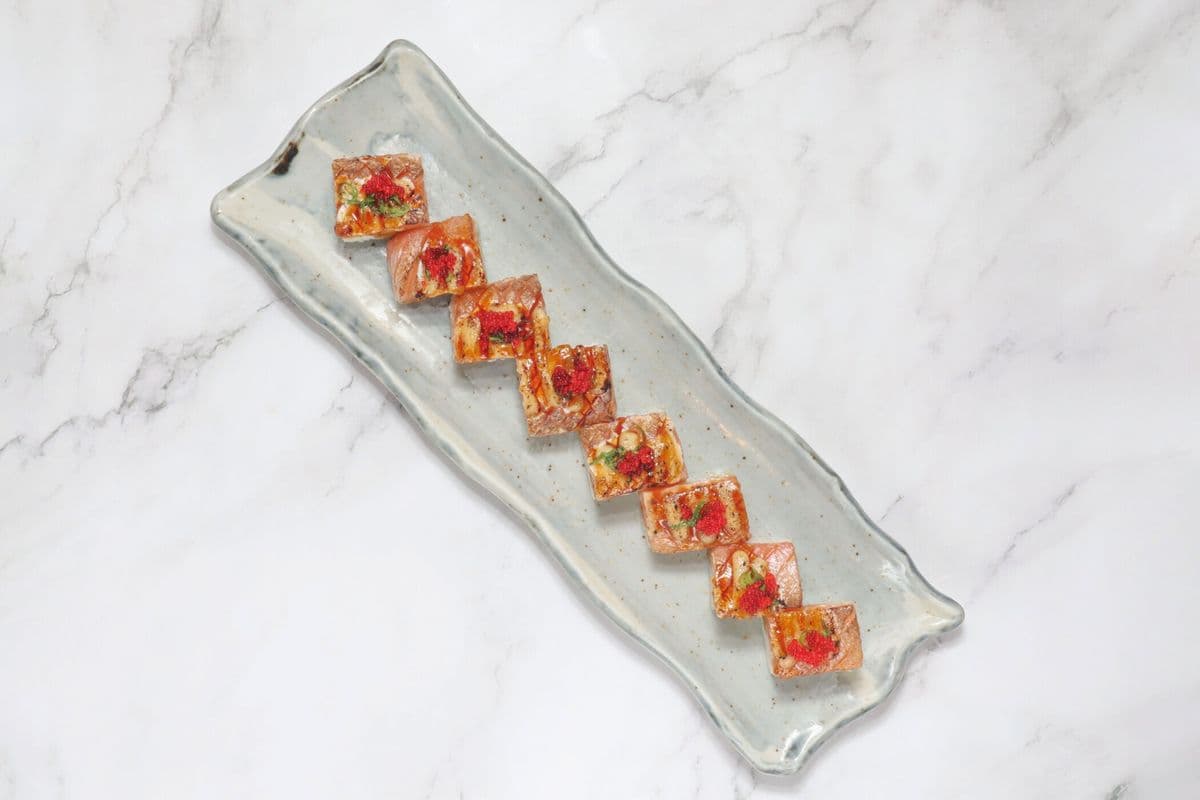 Aburi Salmon Oshi (8 pcs)