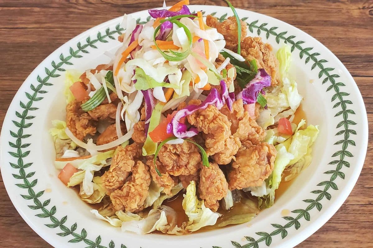 Yuringi(small, Fried chicken, vegetable, Hot ans sweet sour Sauce )