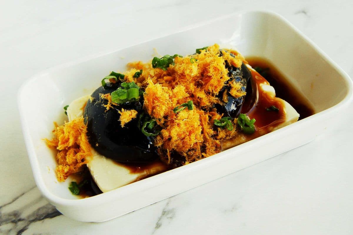 Tofu and Preserved Egg in Soy Sauce 皮蛋豆腐