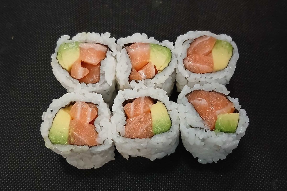 Salmon with avocado (250 Cal)
