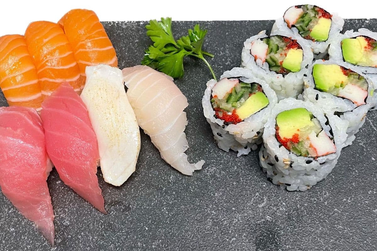 Sushi (7 pcs) and California (6 pcs)
