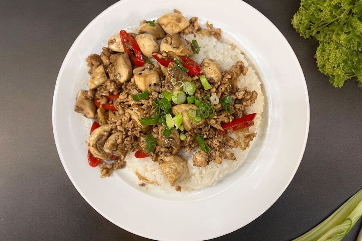 Ginger On Rice (ผัดขิง)