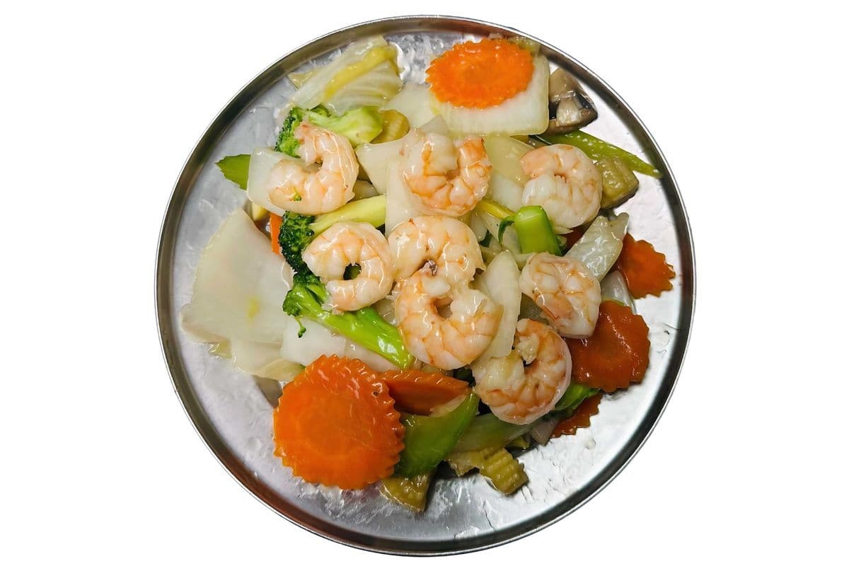 Shrimp (8 Pieces) and Mixed Greens (Jumbo onion, Napa, carrot, broccoli, celery, mushroom, and baby corn)