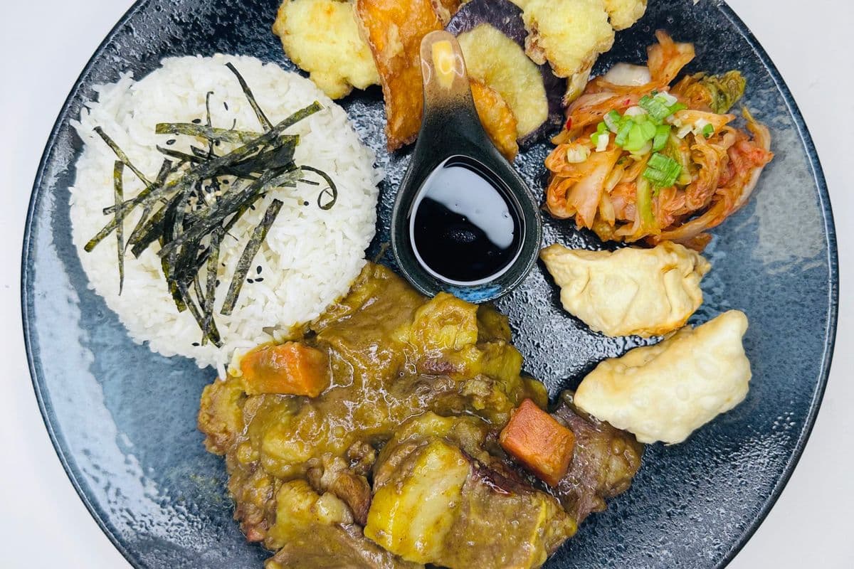 C10. Curry Beef Bento Box