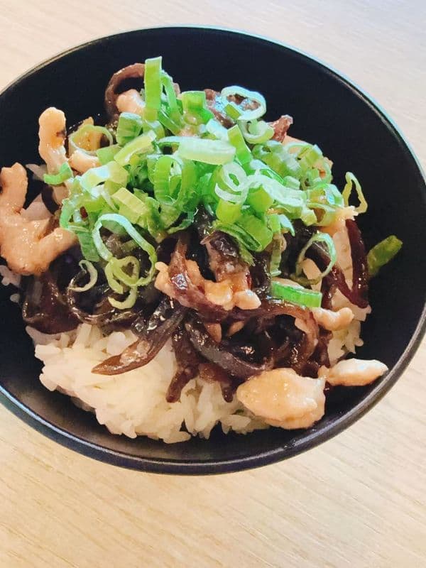 Black fungus and shredded pork with rice / 木耳肉丝饭