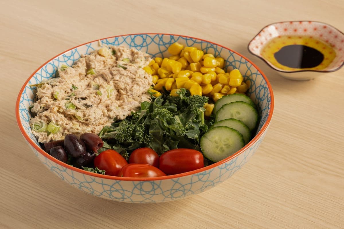 TUNA & KALE SALAD