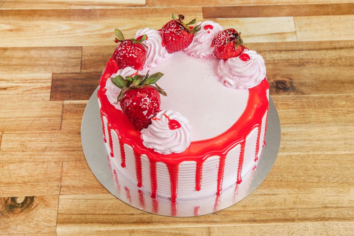 Strawberry Cake (1 lb )