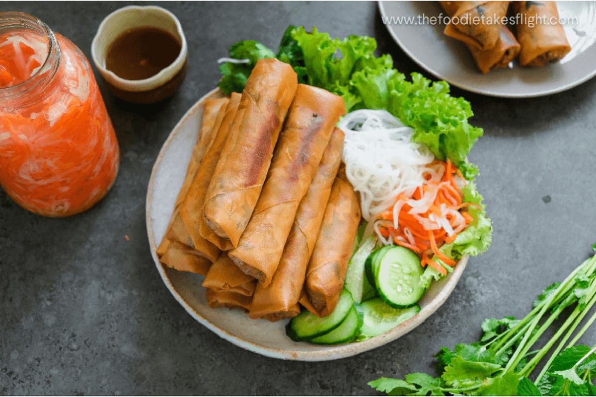 5. Rouleaux impériaux végétarien / Fried Vegetables Imperial Rolls (2 pcs)素卷