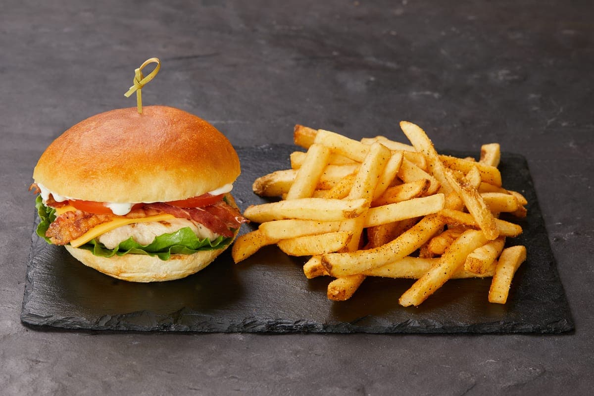 CHICKEN CLUB SANDWICH
