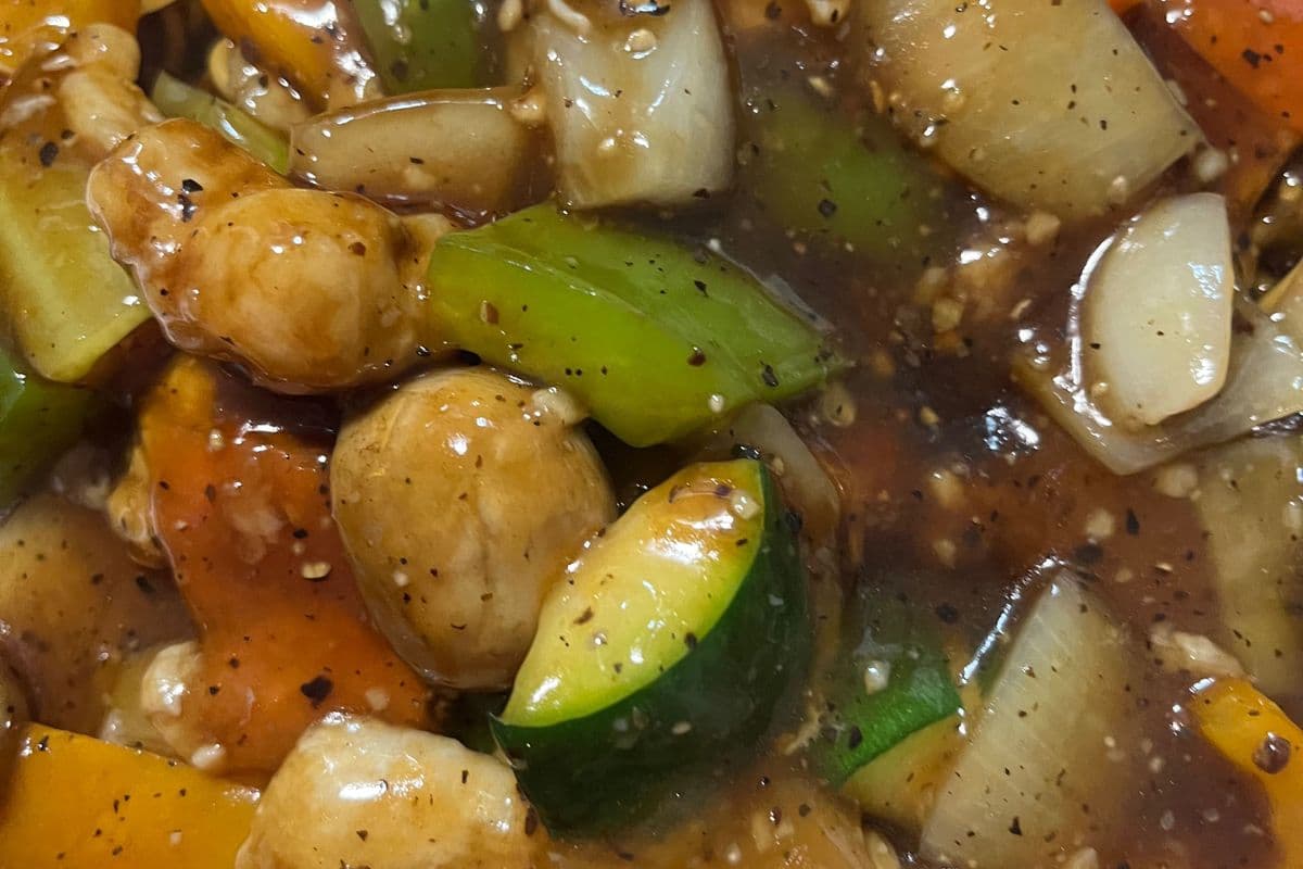 Chicken with Peppers and Black Bean Sauce Crispy Chow Mein是椒鸡炒面