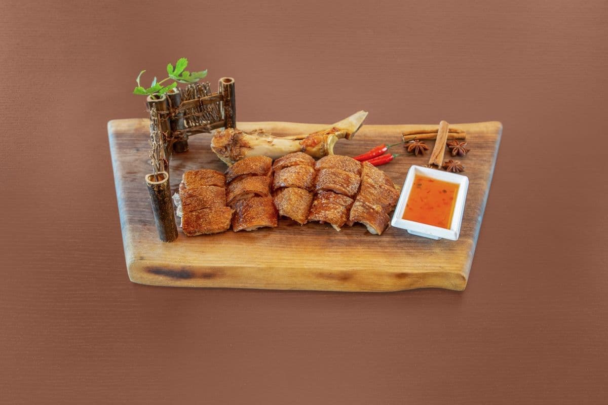 002. Fried Crispy Pork Hock (香脆咸豬手)