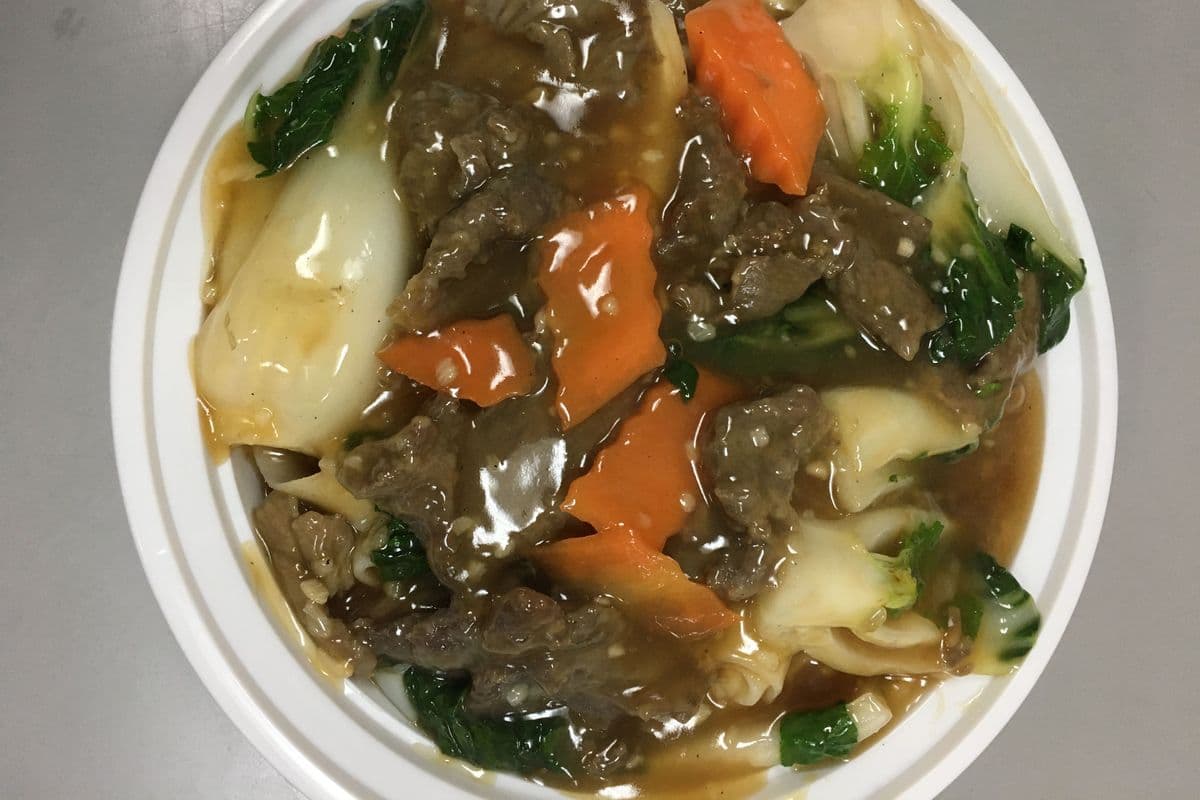 Beef with Pak Choy Fried Rice Noodles时才牛河