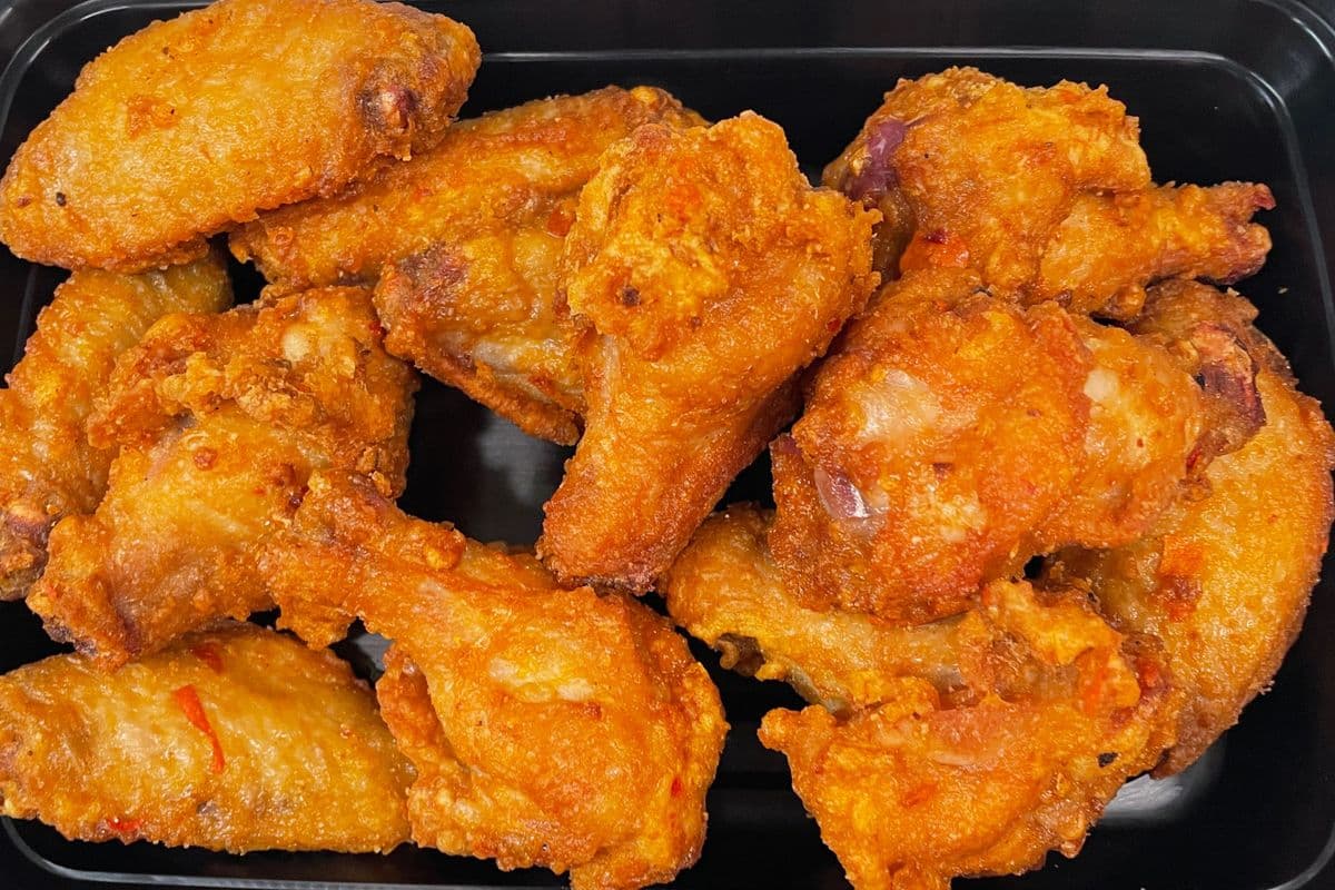 60. Golden Chicken Wings (12 pcs)