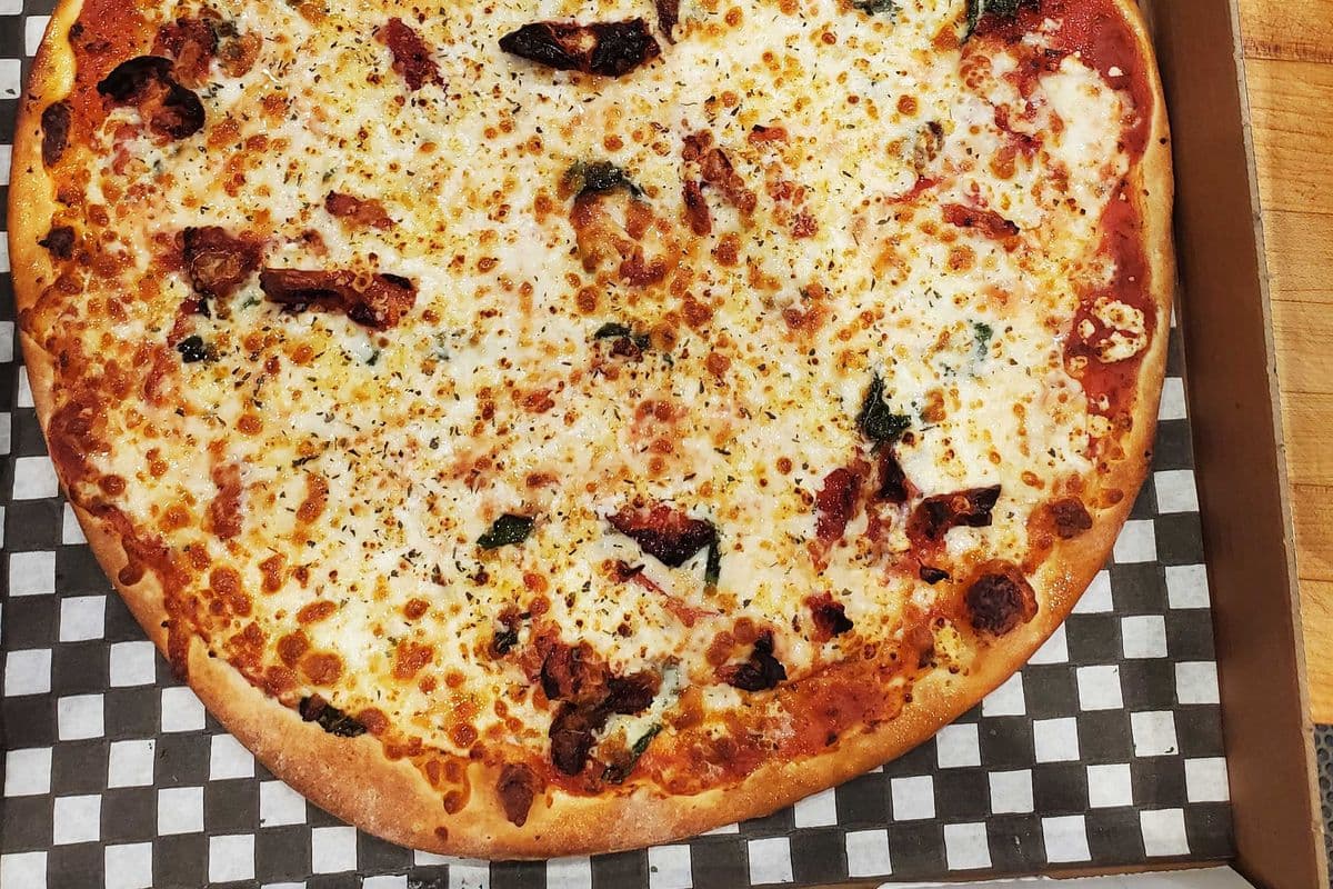 Medium The Caesar Pizza