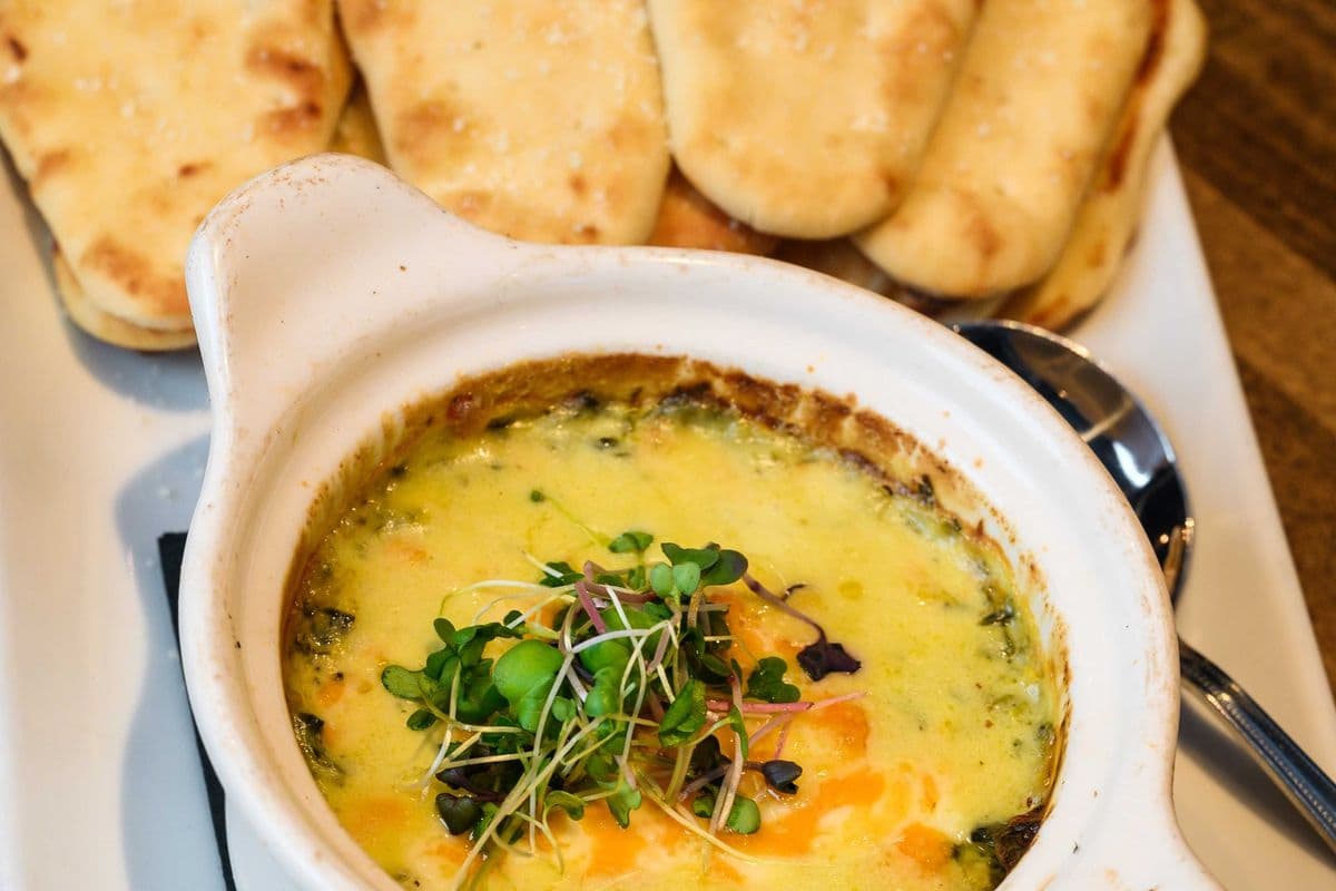 Cheesy Spinach and Artichoke Dip