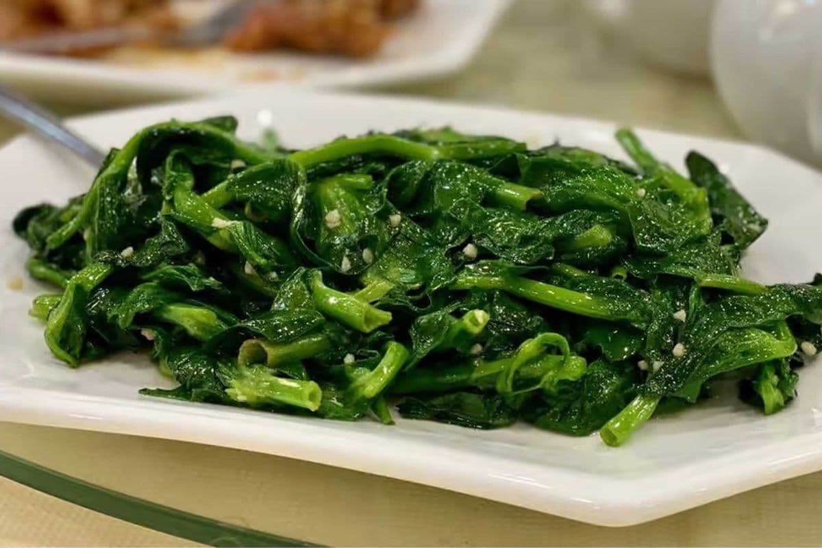 99. Pan-Fried Pea Tips with Garlic