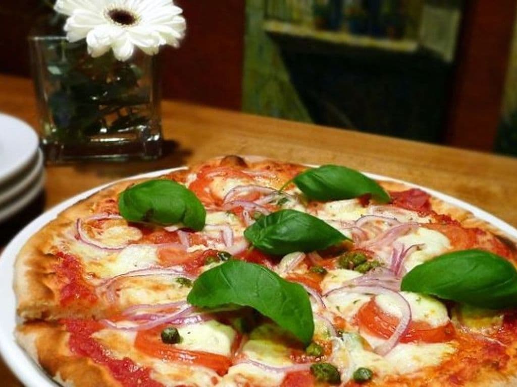 Caprese Pizza MD.