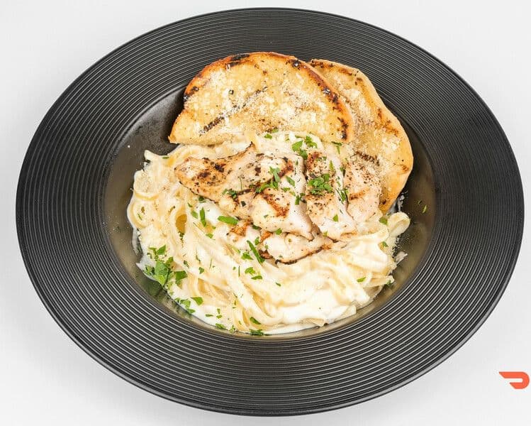 CHICKEN FETTUCCINE ALFREDO