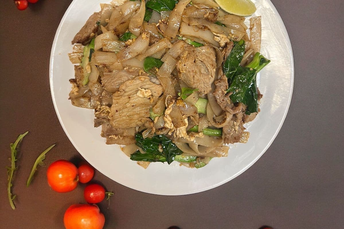 Pad See Ewe (ผัดซีอิ๋ว)