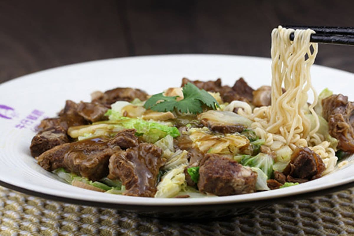 D03. Braised Beef Briskets with Noodle Soup
