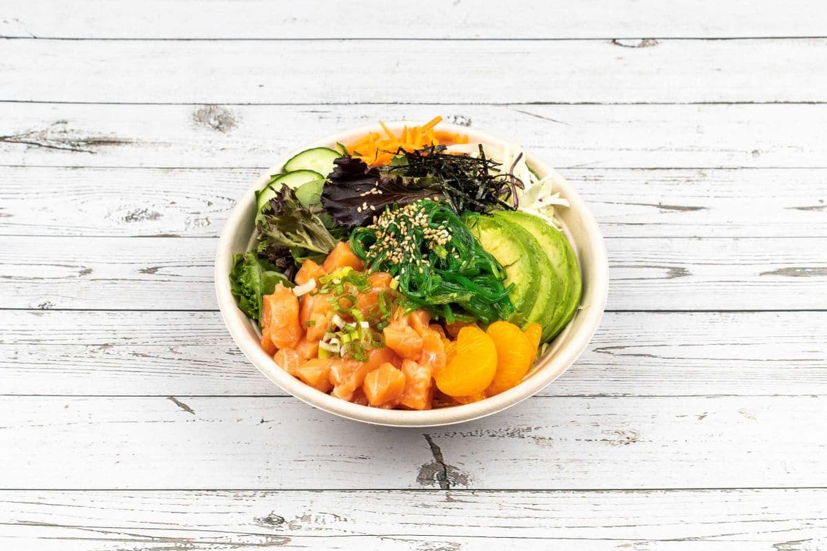 Hawaiian Salmon Poke Bowl (680 Cal)