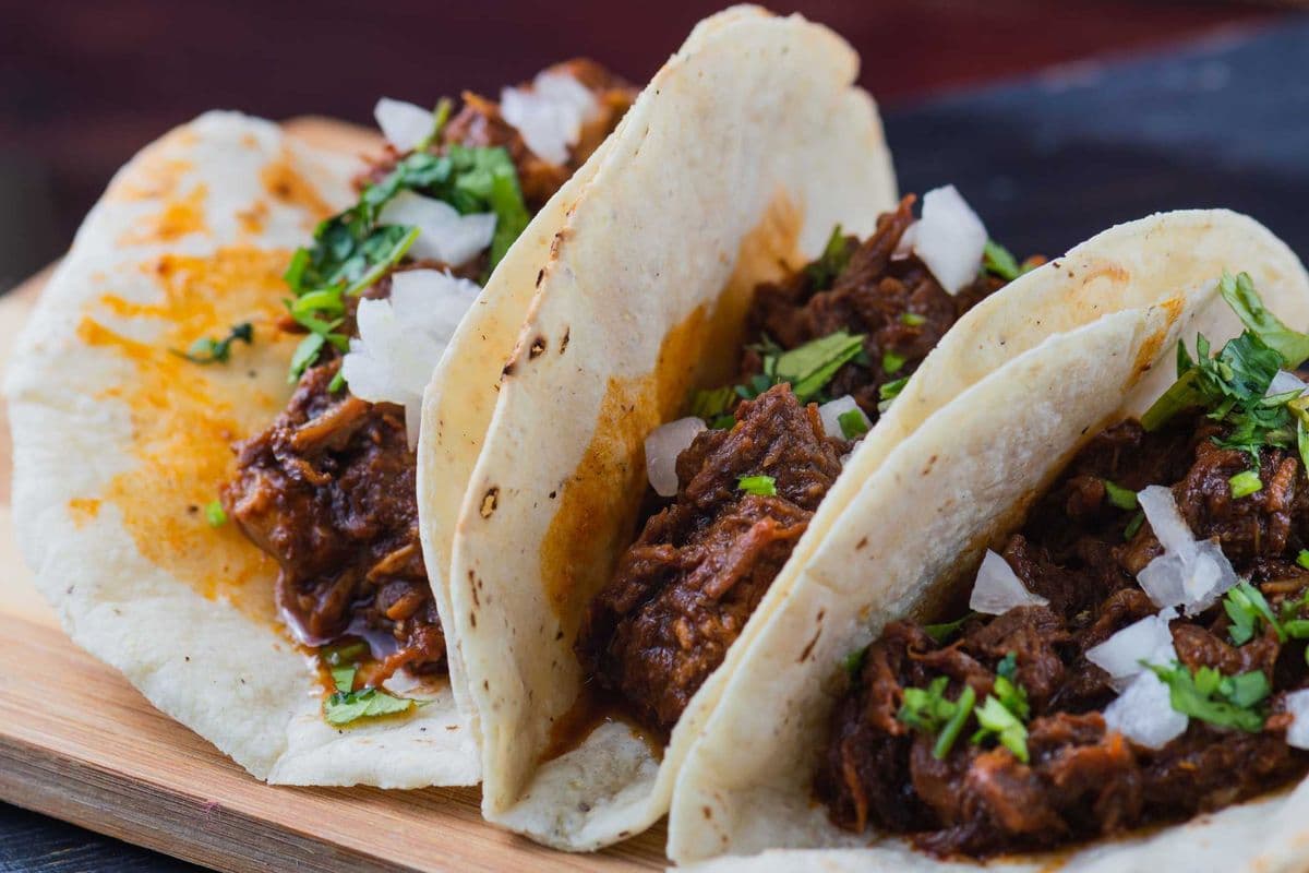 Tacos Barbacoa (boeuf éffiloché) ou Carnitas (porc)