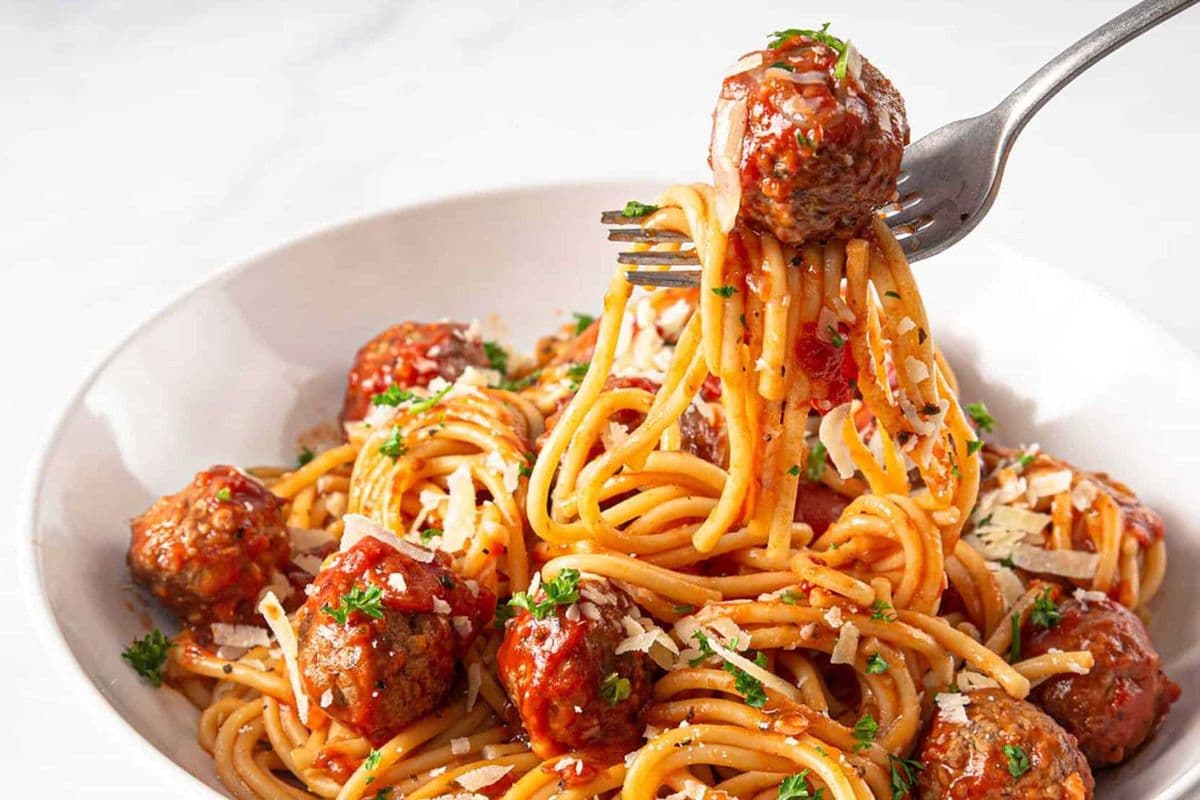 Pâtes avec Boulettes de viande / Pasta with Meatballs