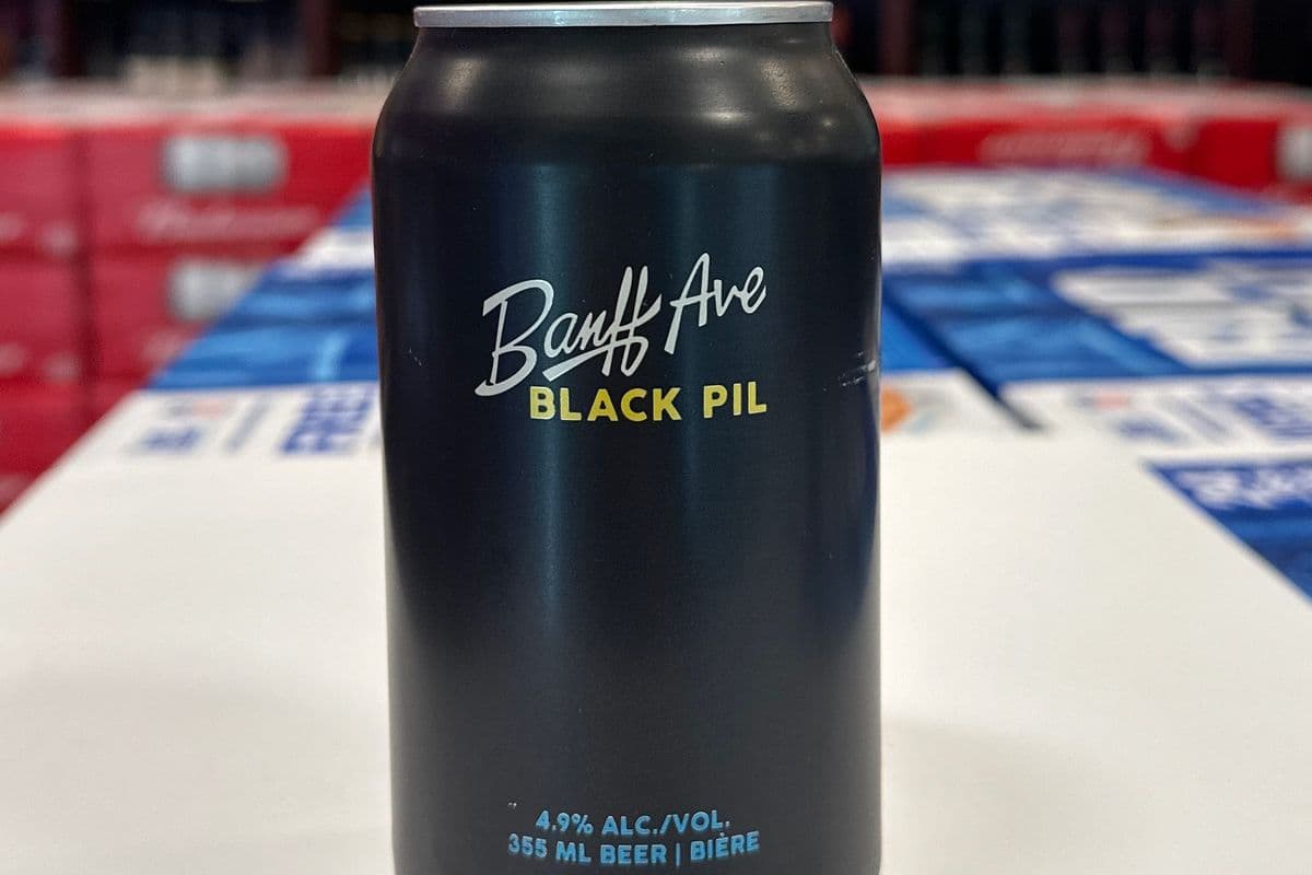 BANFF AVE BLACK PIL - SINGLE (1 x 355 mL)