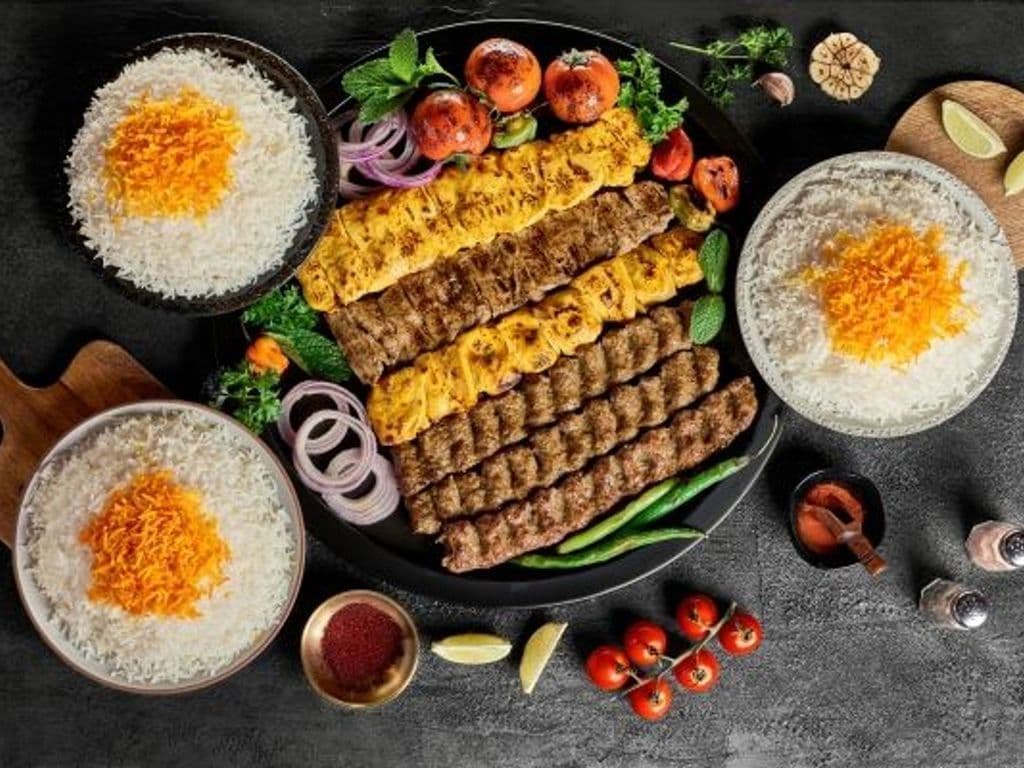 Family Pack 4 (No Drink, No Salad)پک خانواده بدون سالاد و بدون نوشیدنی