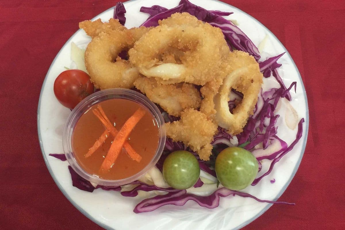 8. Deep Fried Calamari - ปลาหมึกทอด