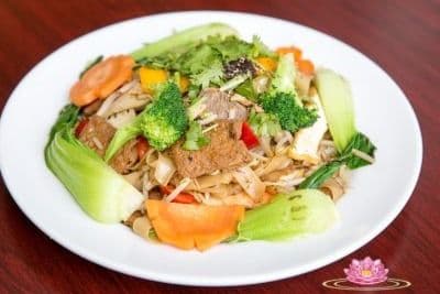 71. Stir-Fried Noodles with Assorted Mock Meats - Mi Xao Thap Cam Chay