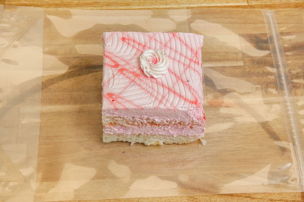 Strawberry Pastry (1 pc)