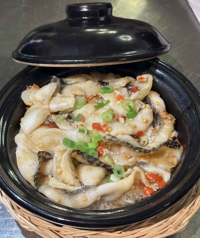 Chopped Pepper Fish Claypot Rice 剁椒鱼片煲仔饭