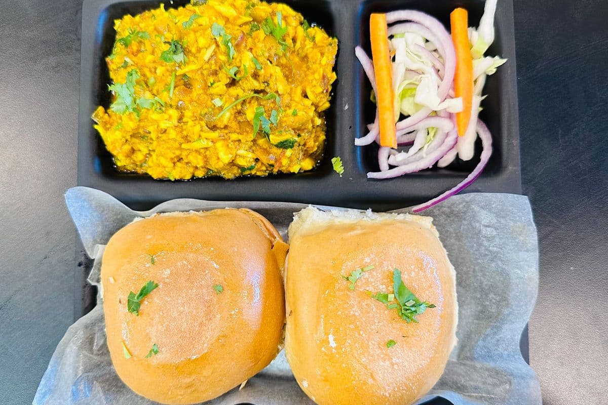 Egg Ghotala with Pav
