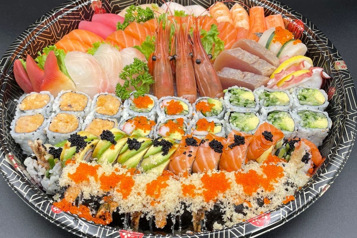 806 60 Pieces Assorted Sashimi-Sushi-Roll