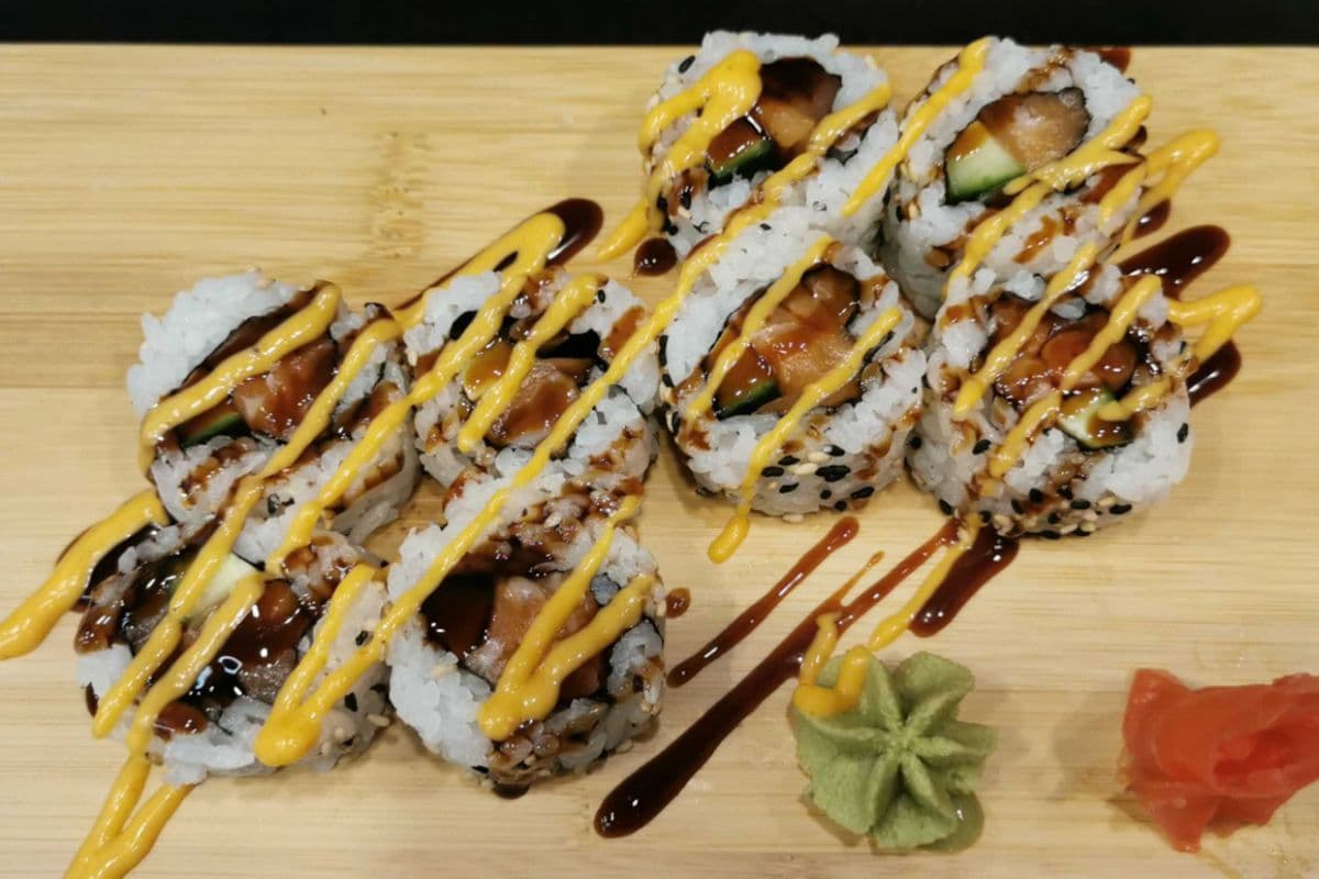 Salmon Maki 三文鱼细卷