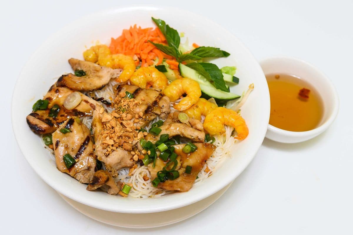 53. Grilled Chicken and Grilled Shrimps with Vermicelli