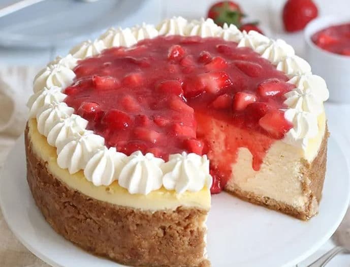 Full 10 Inches Round Nice Style Strawberry Cheesecake