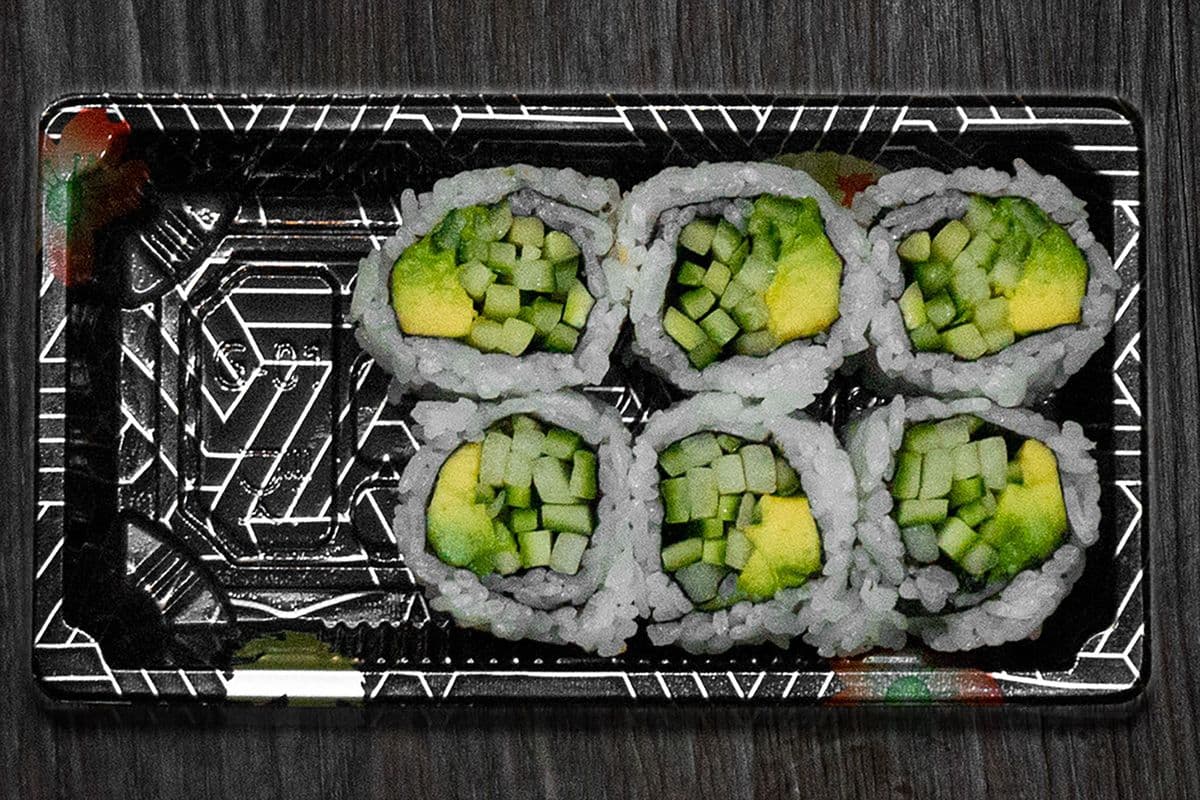 VR08. Avocado and Cucumber Roll (6 pcs)