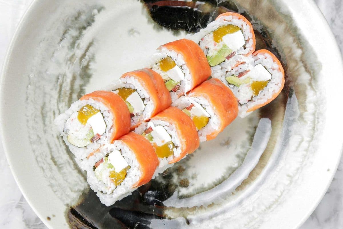 Smoked Salmon Cream Cheese Maki Roll (8 pcs)