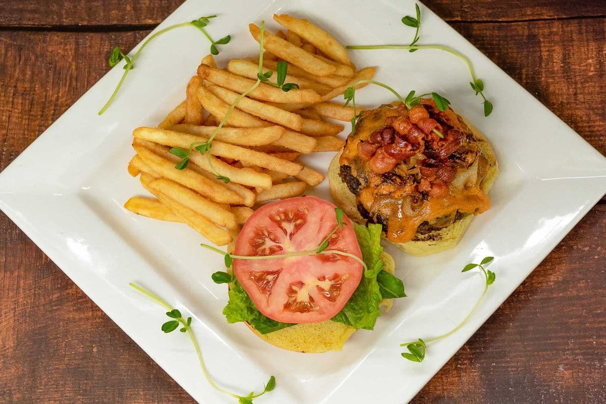 Consulate Angus Burger (6 oz)