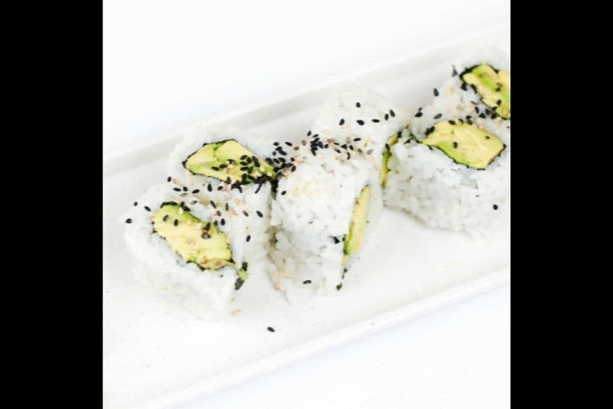 G09. Avocado Roll (8 pcs)