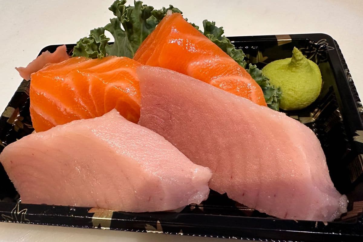 D4.Salmon and Tuna Sashimi