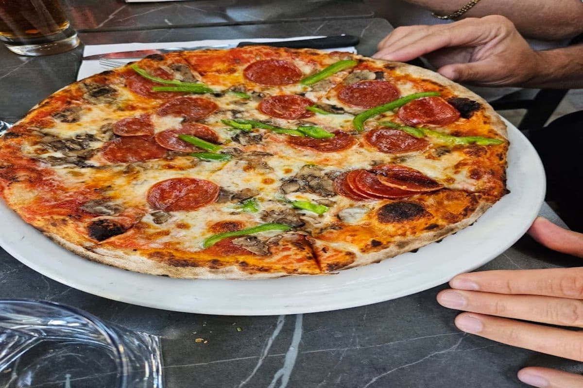 Pizza all' Americana