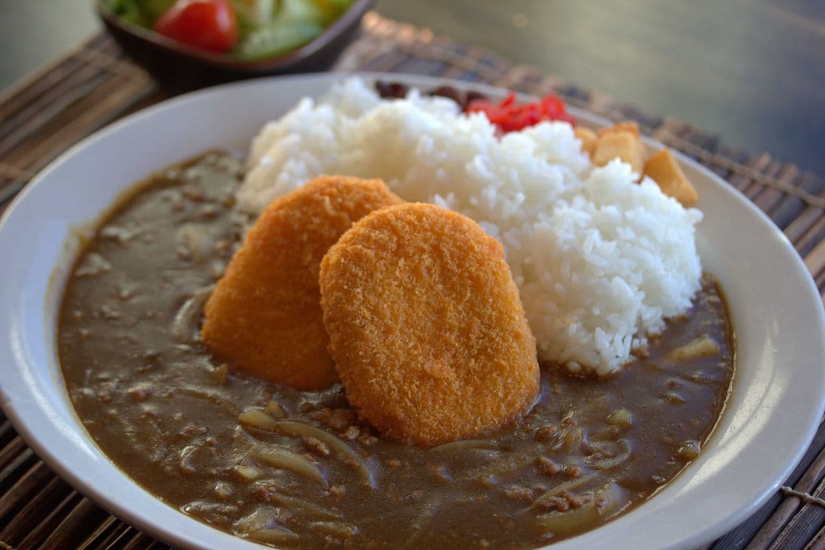 Curry Potato Cake on Rice 咖哩脆薯餅飯