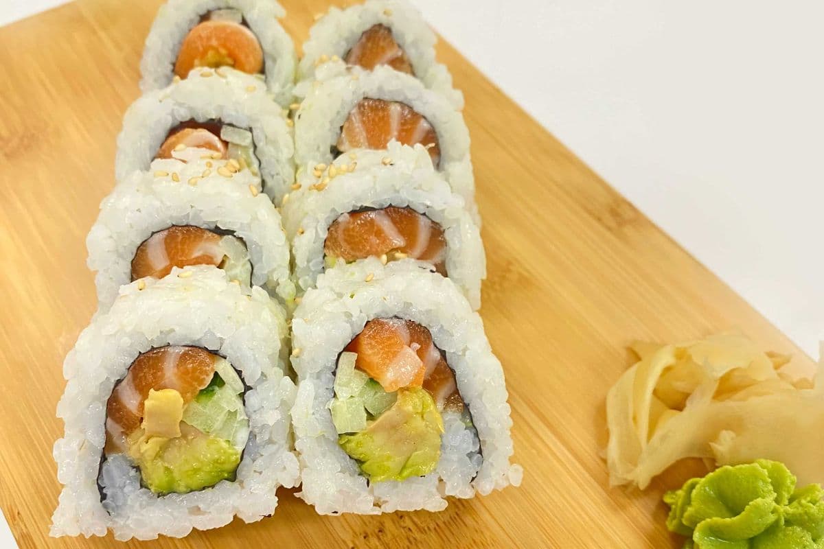 salmon & avocado roll
